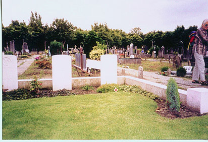 photo of George Bradford's grave with British Legion Cross in front of it